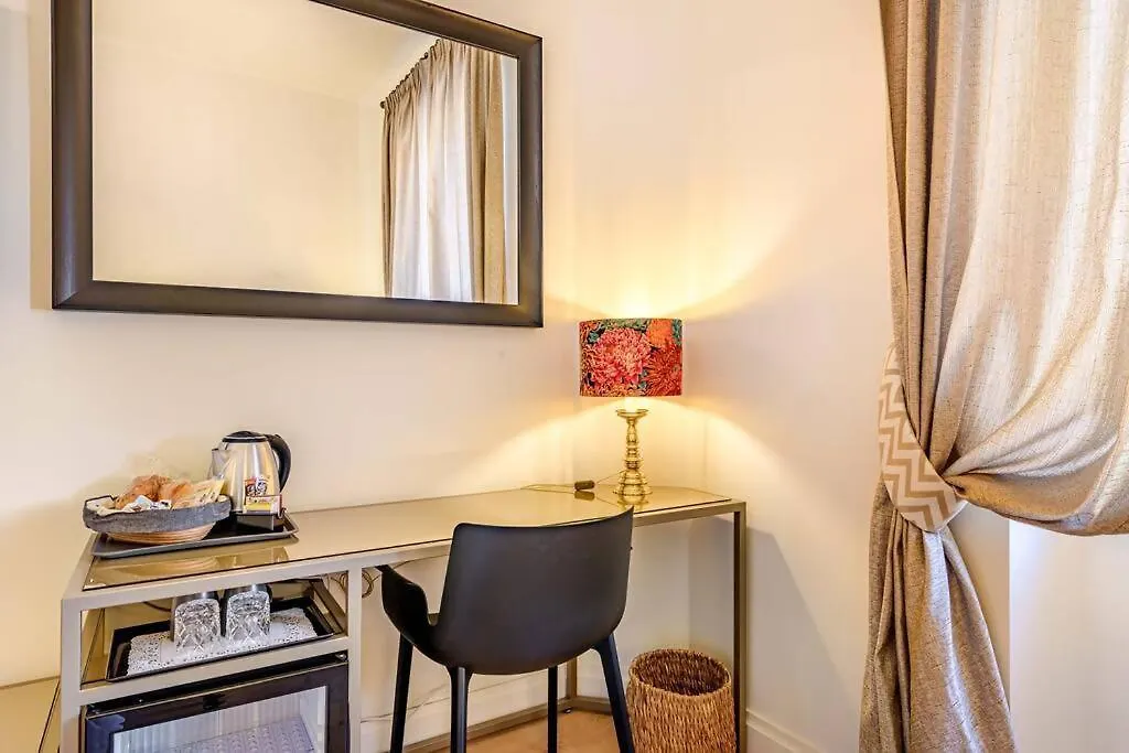Riboty 10 Suites Rome Italy